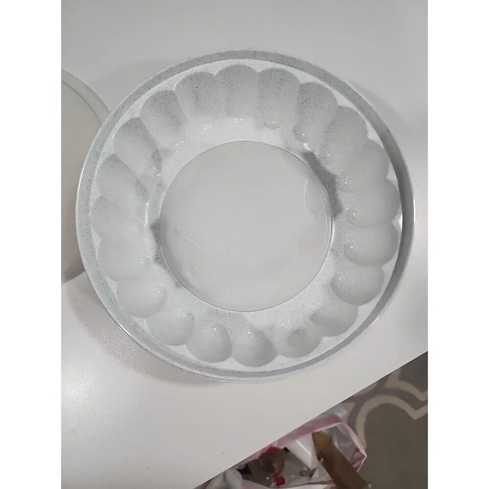 Tupperware Vintage Jello Mold with Lid - White Grey- 1201-11, 1202-4, 1203-6